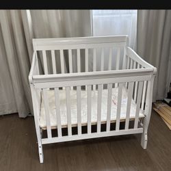 Mini crib