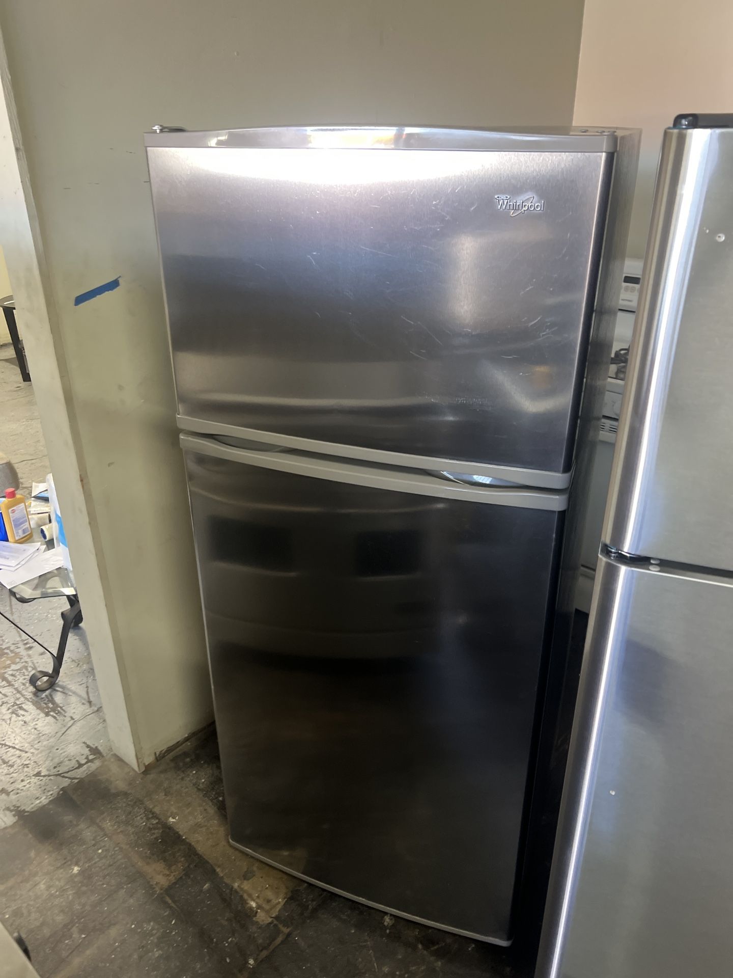 Whirlpool Apartment Size Top Freezer Refrigerator 18 Cu Ft