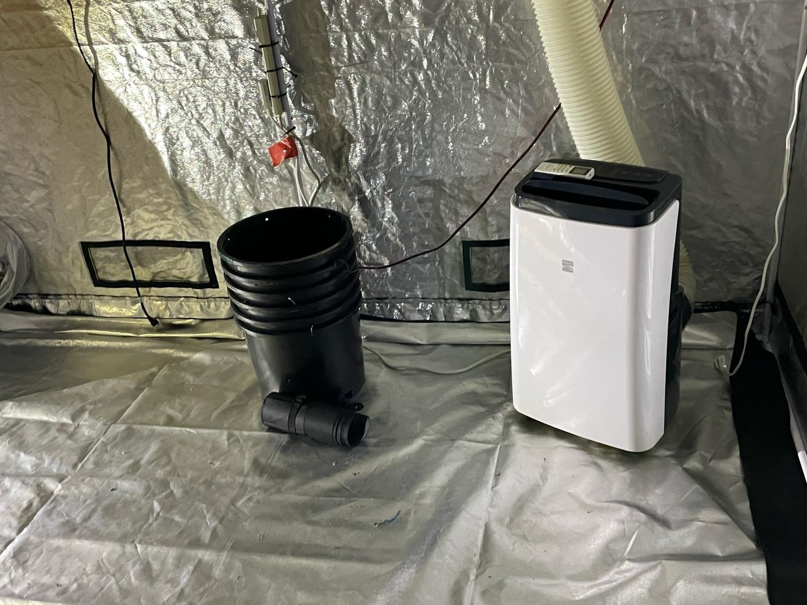 12 X 12 Indoor Grow Tent That Was Used 1 Time ,so It’s I’m Almost Brand New Condition And Comes With The Whole Setup