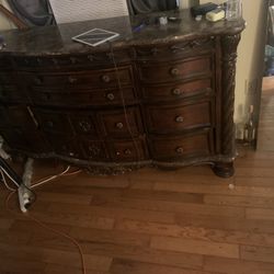 Free Furniture 