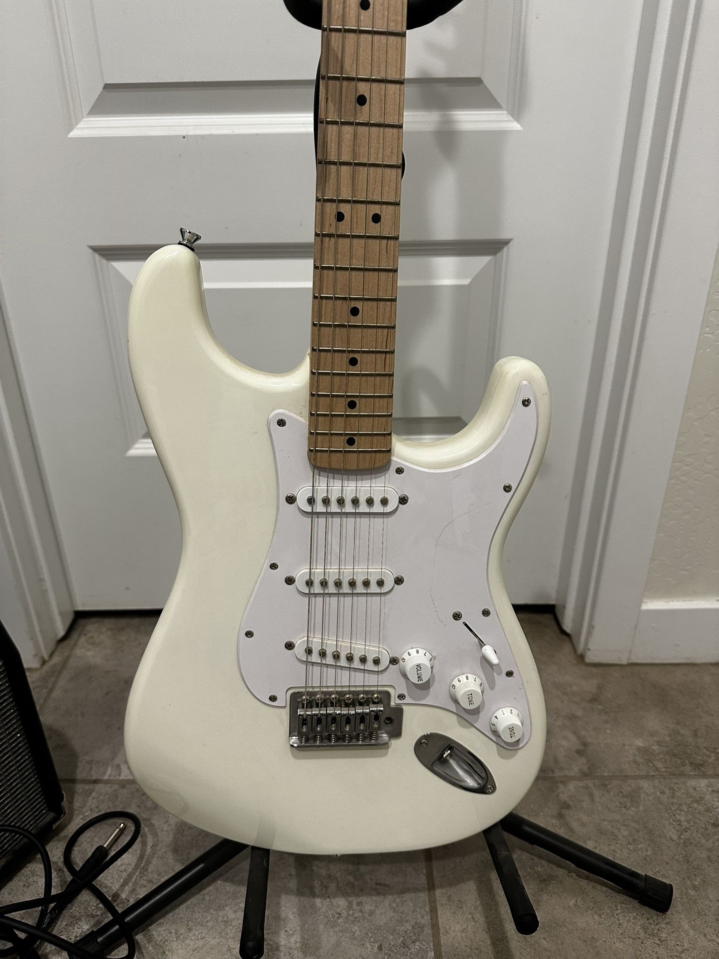Squier Stratocaster Guitar Pack