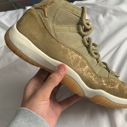 Jordan 11 Olive Size 8 