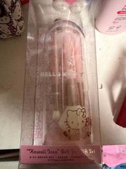 hello kitty makeup brushes and sponges