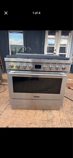 Frigidaire professional 36  works perfect in good condition. Free delivery to garage.