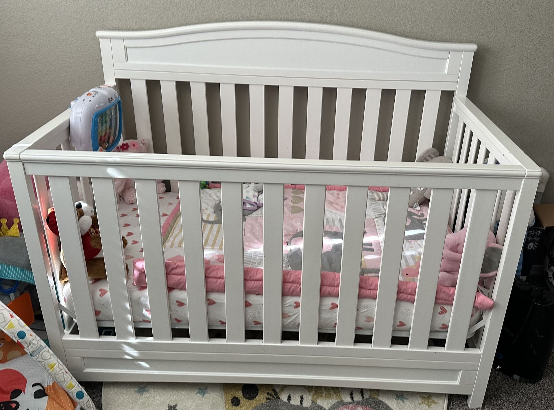 Baby Crib w/mattress and Changing Table
