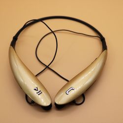 Wireless Bluetooth headset