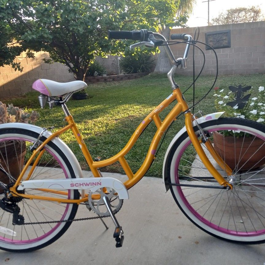 schwinn majestic bicycle Womens 26 in. 7 Spd Schwinn Majestic Beach Cruiser for Sale in Montclair,  CA