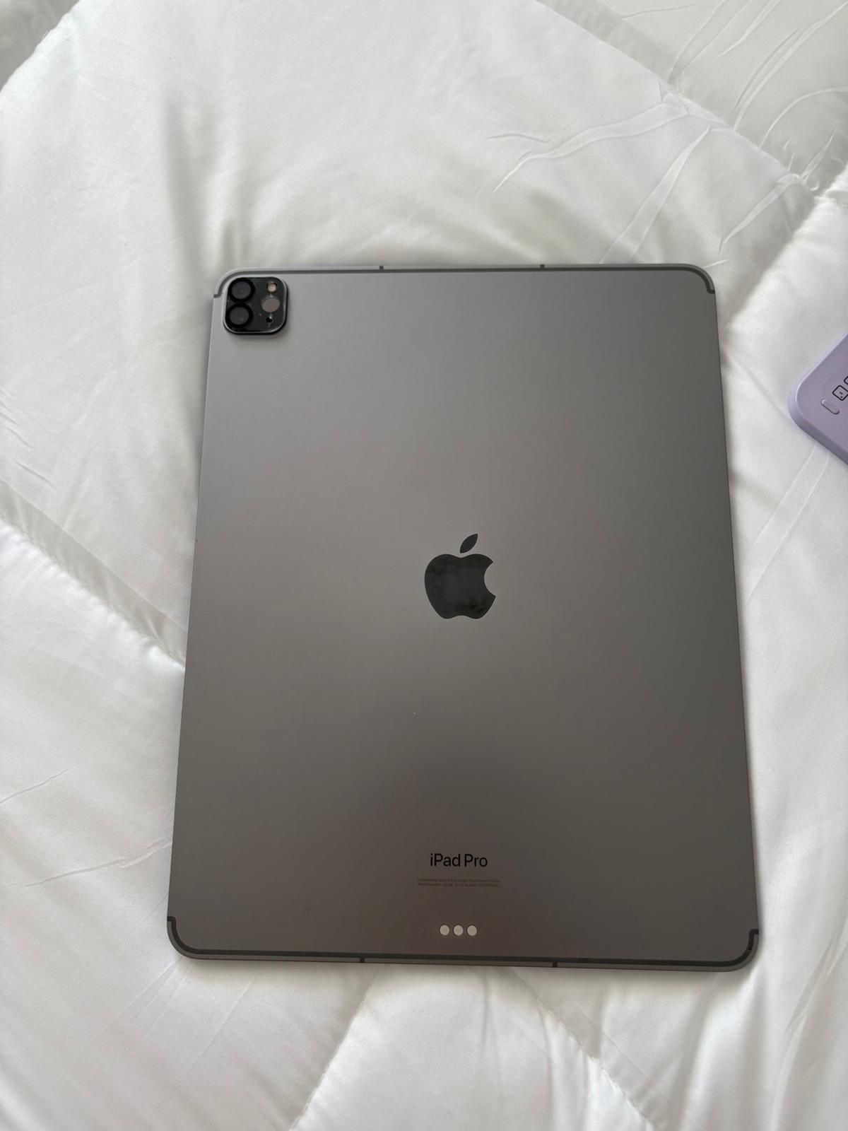 iPad Pro 12.9” (6th Gen 2022) WiFi+ 5GCell – 512GB + Apple Pencil + Keyboard Case Bundle