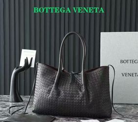 Original Pinacoteca Bottega Veneta excellent condition