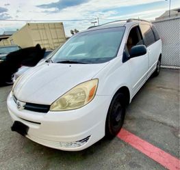 Toyota Sienna 2005 (For Parts)