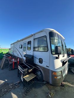 2002 Workhorse Motor Home