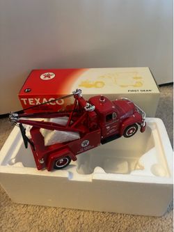Texaco Diamond T Wrecker Brand New