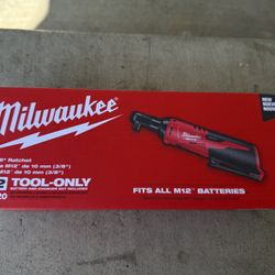 Milwaukee M12 3/8 in ratchet + M12 CP2.0 Battery + Charger
