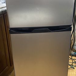 The Elite 4.7 Cubic Feet mini refrigerator offers separate fridge and freezer sections with plenty of space for fruits, snacks, and frozen treats, it 