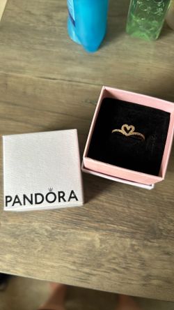 Pandora - Sparkling Wishbone Heart Ring