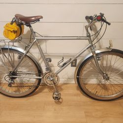 Vintage all original 1983 Specialized Stumpjumper Sport mountain bike 
A fine original example 
Only tires and seat were changed 
Bought new in 1984
E