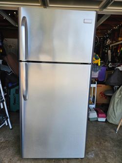 Frigidaire Stainless Steel Top-Freezer Refrigerator