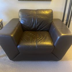 Leather lounge chair