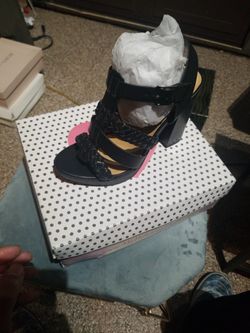Girl Shoes Size 6.5/ Zapatos Mujer