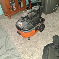 4 Gallon Ridged Shop Vac 