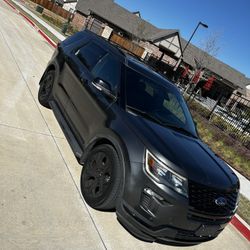   2019 Ford Explorer Sport 