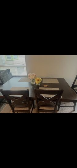 Extendable Dinner Table