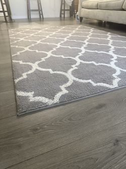 🏡 Area Rug – 58” x 86” (Gray & White Pattern)