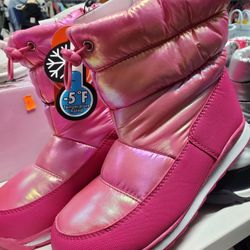 New Snow Boots Size 4