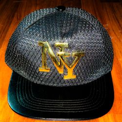 New York Men’s Black/Gold SnapBack Hat NWOT