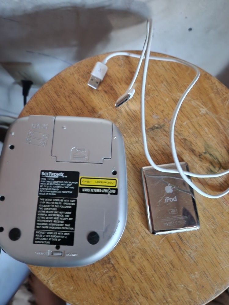 I Pod And A Cd Player Works