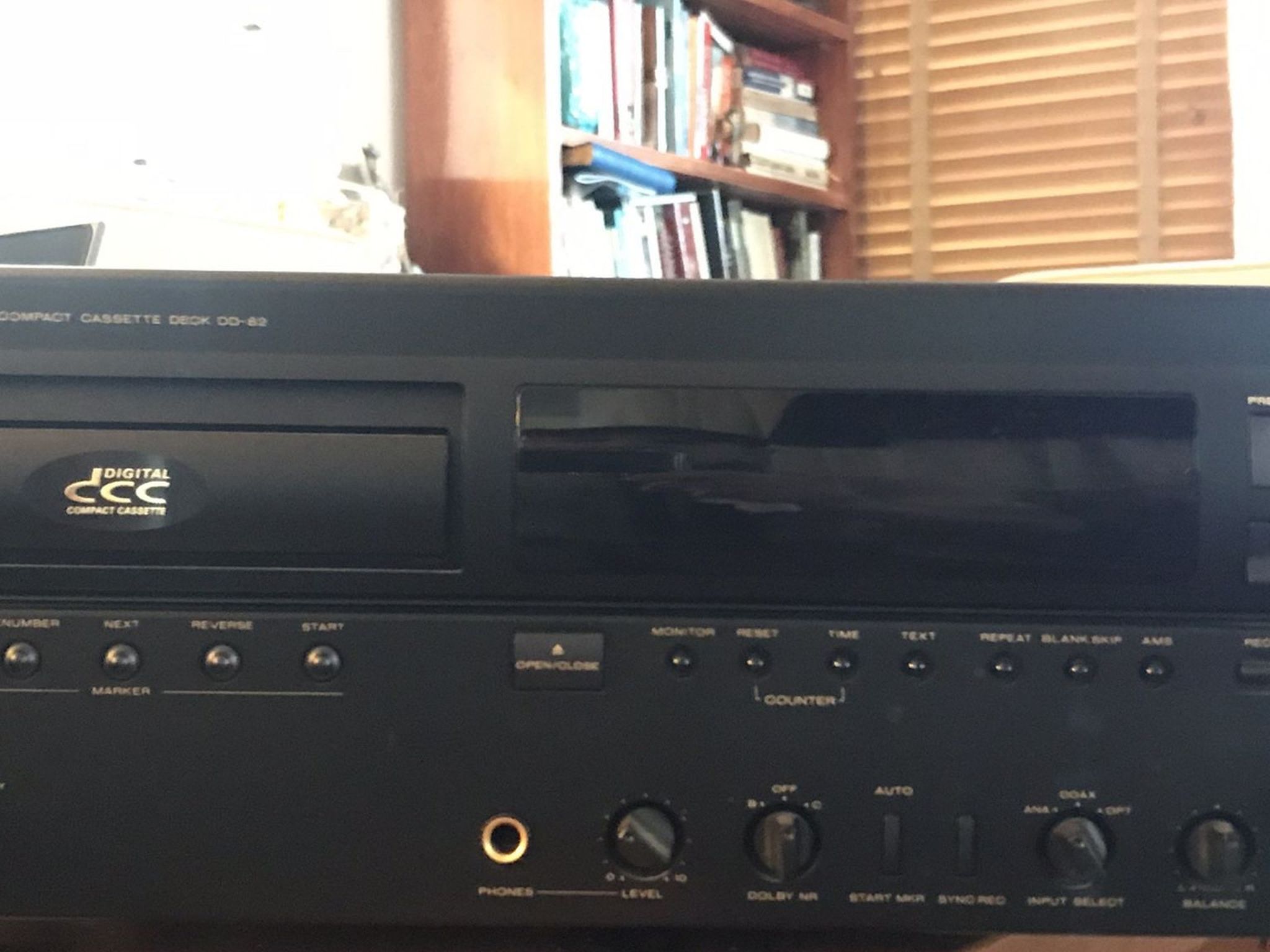 Marantz Digital Compact Cassette Deck DD-82