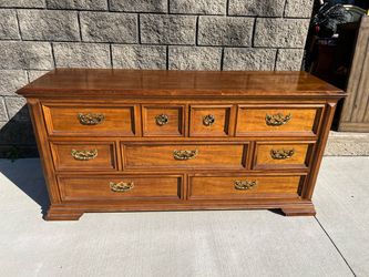 Thomasville 7 drawer dresser