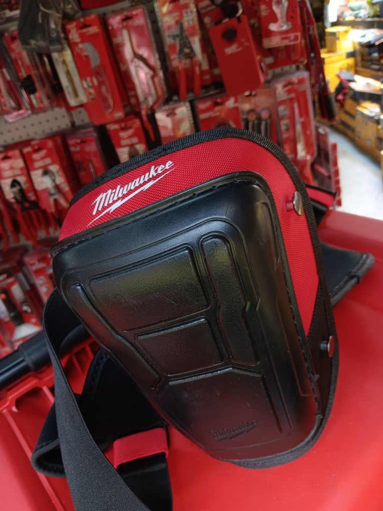 Milwaukee DYNAMIC Knee Pad w/ Wide Strap