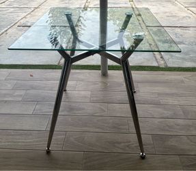 Mesa de comedor cuadrada