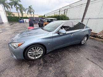 Infiniti Q50 luxe 3.0L