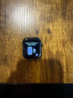 Apple Watch SE 40mm (GPS) – Cracked Screen – Charger, Box & Extras Included