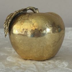 Vintage Gilt Bronze Apple Paper I Weight “To The Apple Of My Eye” 🍎Read Full Description Below🍎