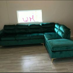 Vogue Green Velvet Sectional / Couch 879