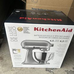 Kitchen Aid Deluxe Tilt-Head Stand Mixer