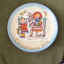 Vintage BERTA HUMMEL SCHMID CHRISTMAS PLATE 1976 "SACRED JOURNEY"