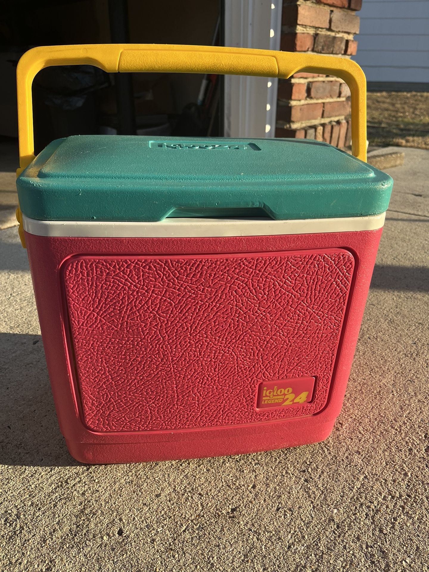 Retro 90s Coolers - Igloo24 And Coleman 5274