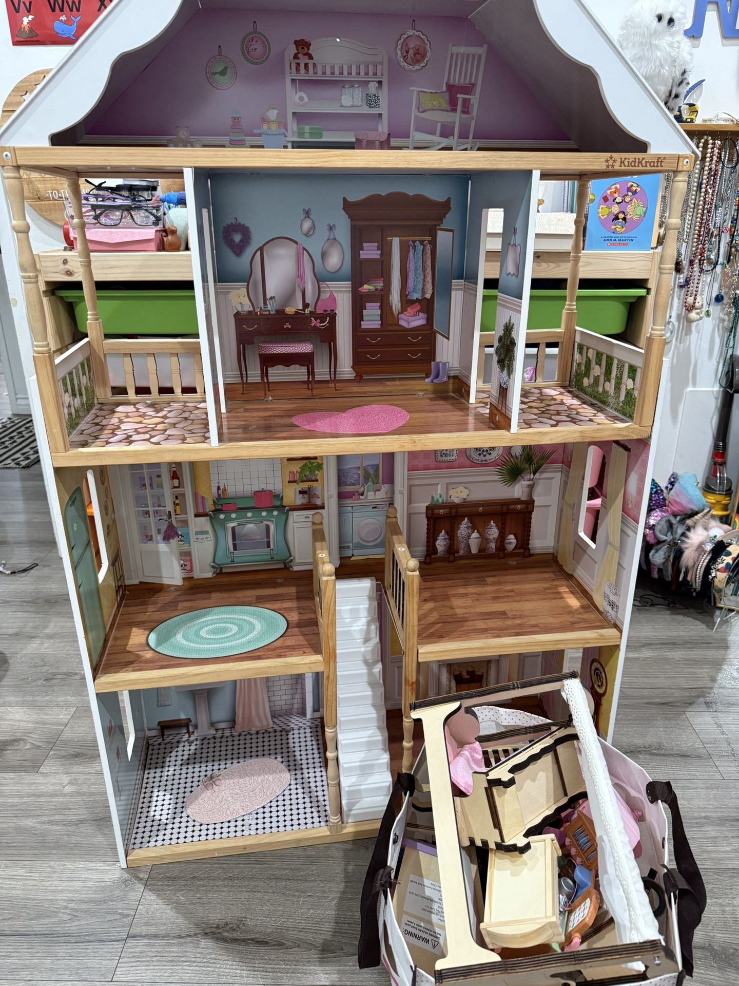 Huge Dollhouse/Dollhouse Toys