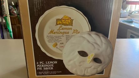 NEW IN BOX Vintage Pie Saver & Lid