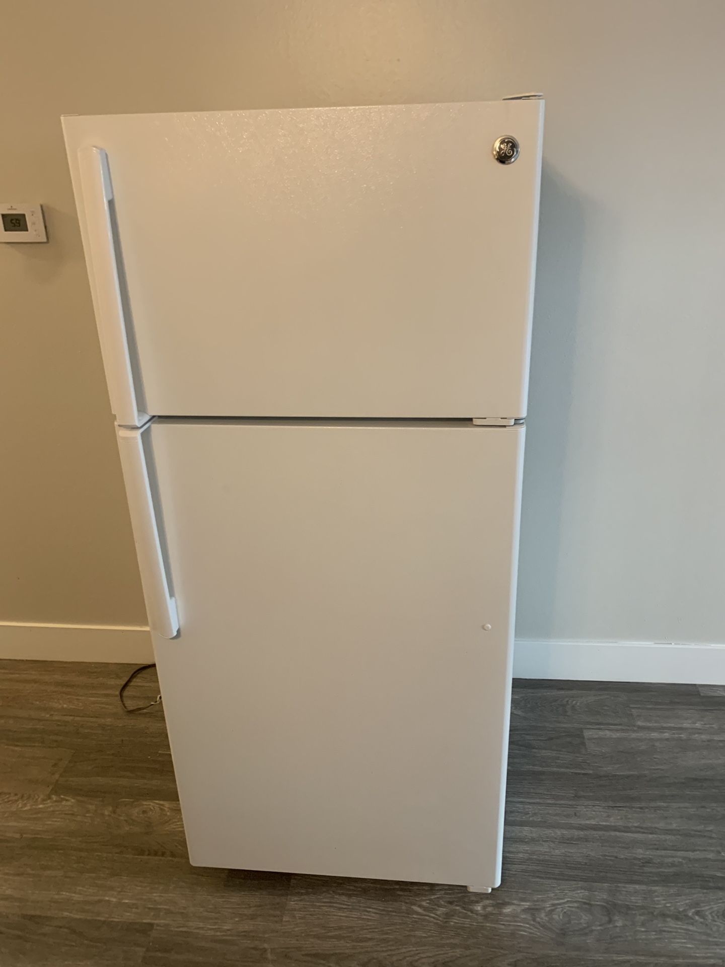 refrigerator 65 x 32