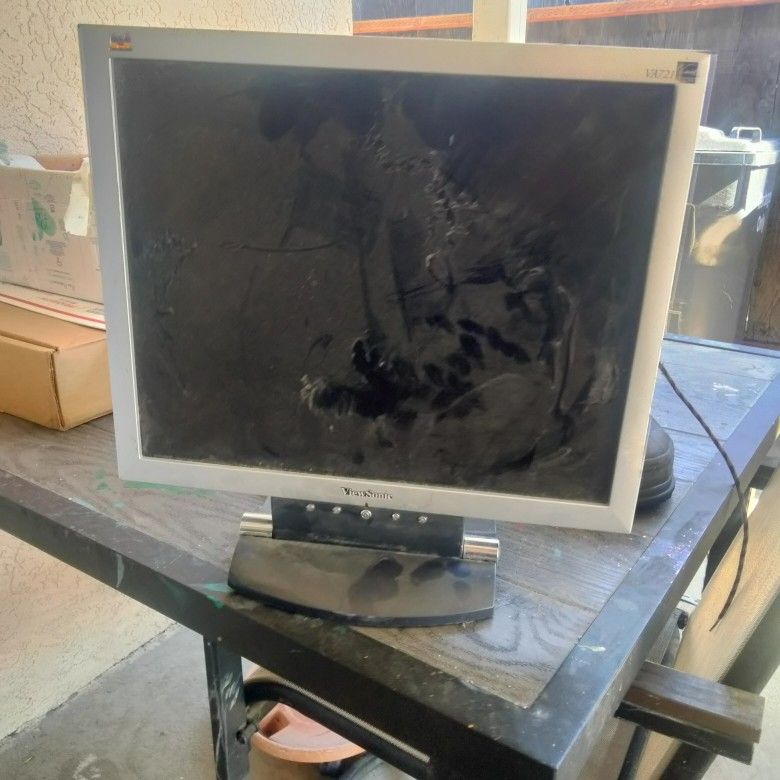 View Sonic 18" Monitor Screen