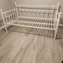 Day Bed & Mattresses 