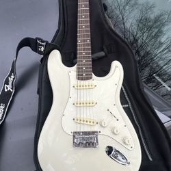 Squier Guitar (white) REFURBISHED 