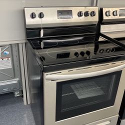 New Scratch And dent Frigidaire 5 Burner Glass Top Stainless Steel Range. 1 Year Warranty 
