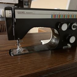 Husqvarna Viking 6000 Sewing Machine w/Table