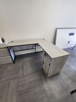 Bestier Reversible 60" L Shaped Computer Desk with Storage